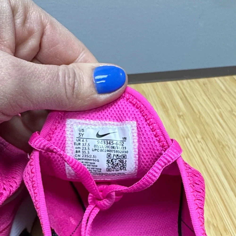 Nike Bright Pink and Black Air Max 270 Sneaker - Picture 4 of 5